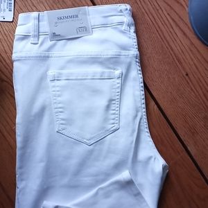 White Christopher and banks skimmer